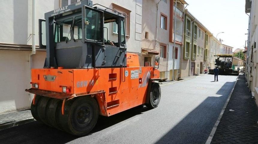 B&uuml;y&uuml;kdere&rsquo;deki 32 Sokakta Asfalt Ve Tretuvar &Ccedil;alışması