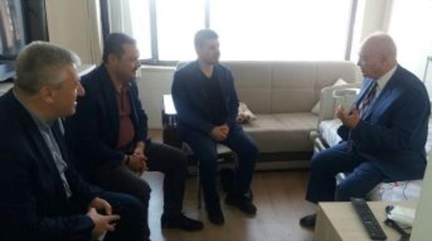 Eski Bakan Oktay Taburu Oldu