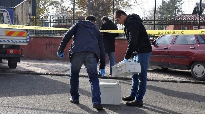 Diyarbakır&rsquo;da Et Ve S&uuml;t Kurumuna 2 Adet Patlayıcı Atıldı