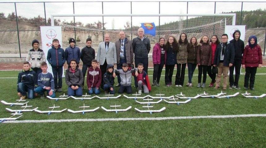 &Ouml;ğrenciler, Yaptıkları U&ccedil;akları U&ccedil;urdu