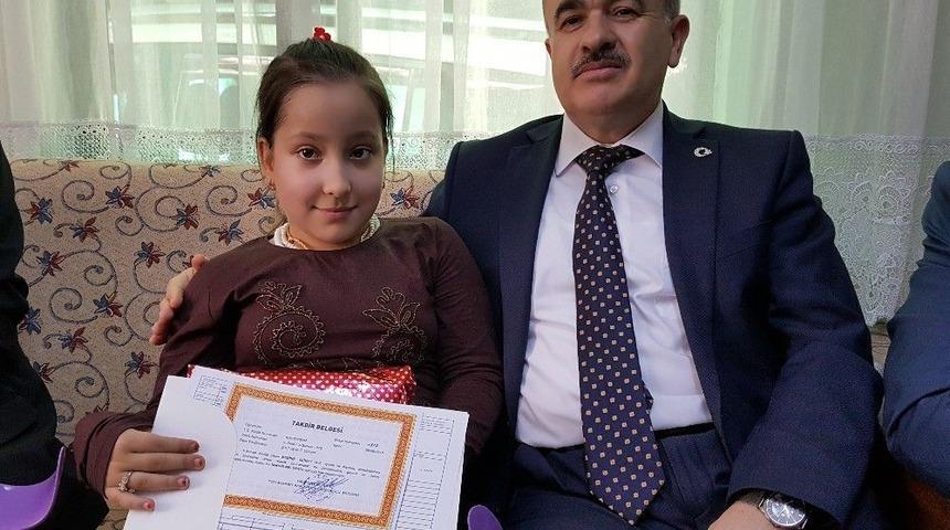 Evlerinde Karne Aldılar