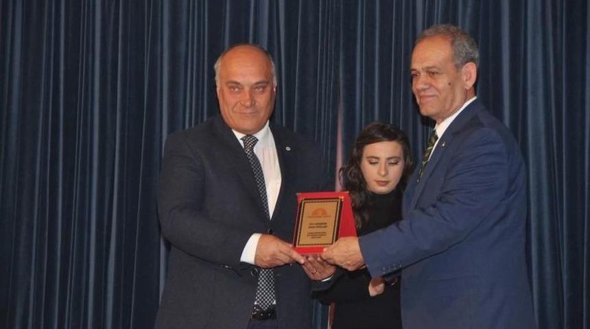 Başkan Şanlı Sanat &Ouml;d&uuml;l&uuml;ne Layık G&ouml;r&uuml;ld&uuml;