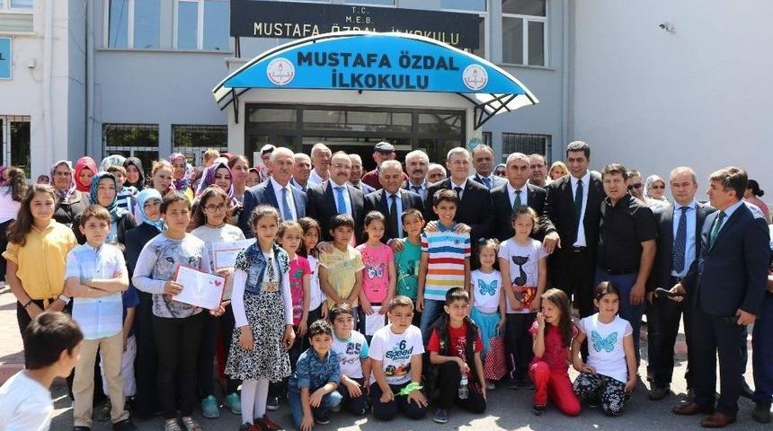 Kayseri&rsquo;de 300 Bin 86 &Ouml;ğrenci Karne Aldı