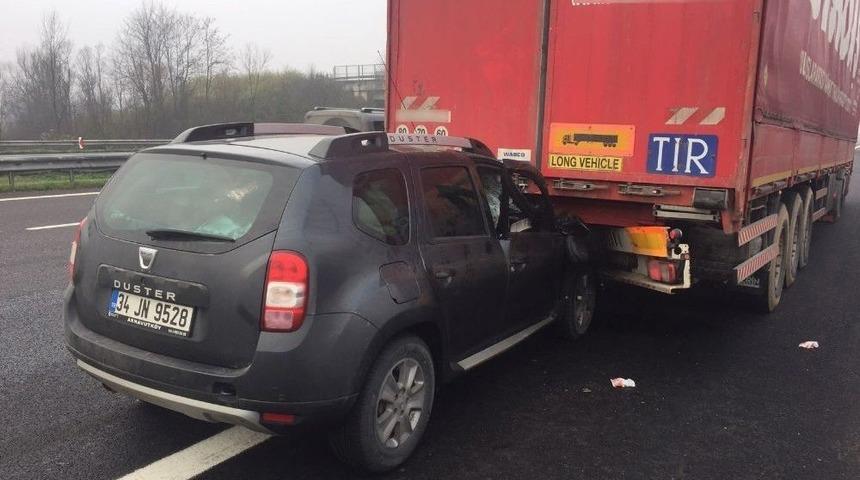 Tır&rsquo;a Arkadan &Ccedil;arptı, 5 Kişi Yaralandı