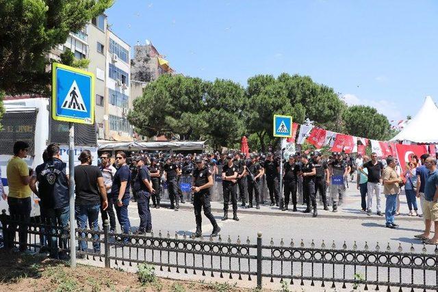 Kartal’da Oturma Eylemi Yapan Gruba Polis Müdahalesi: 8 Gözaltı