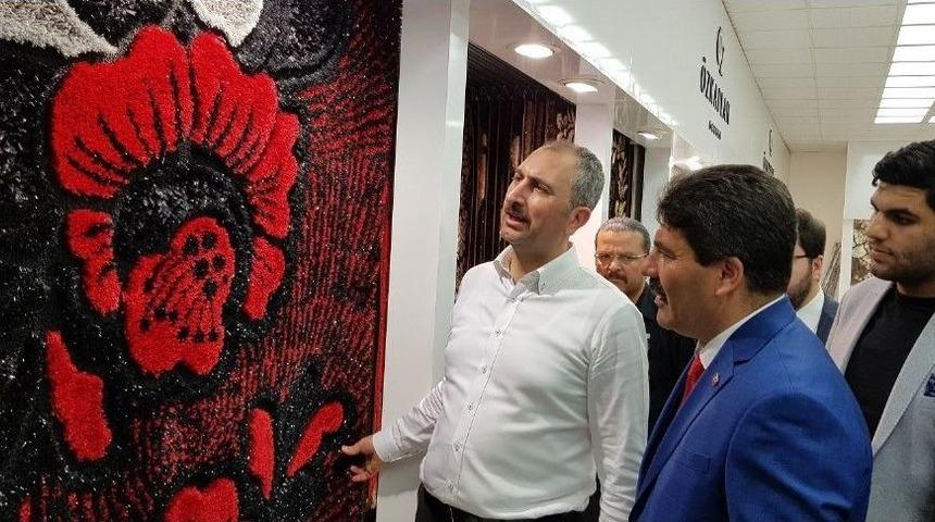 Adalet Bakanı G&uuml;l, Halı Fabrikasını Ziyaret Etti