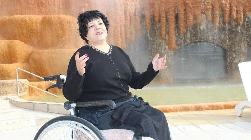 Fel&ccedil; Kalan 30 Yıllık Y&uuml;zme &Ouml;ğretmeni Denizli&rsquo;deki Tedaviden Sonra Y&uuml;r&uuml;meye Başladı