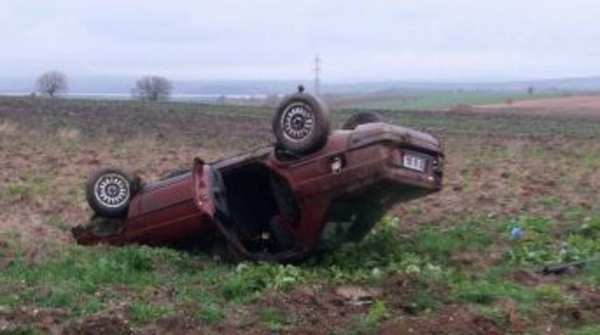 Otomobil Tarlaya U&ccedil;tu