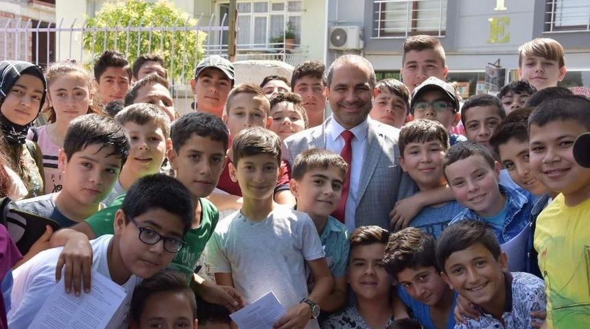 Başkan U&ccedil;ak &Ouml;ğrencilere Karne Dağıttı