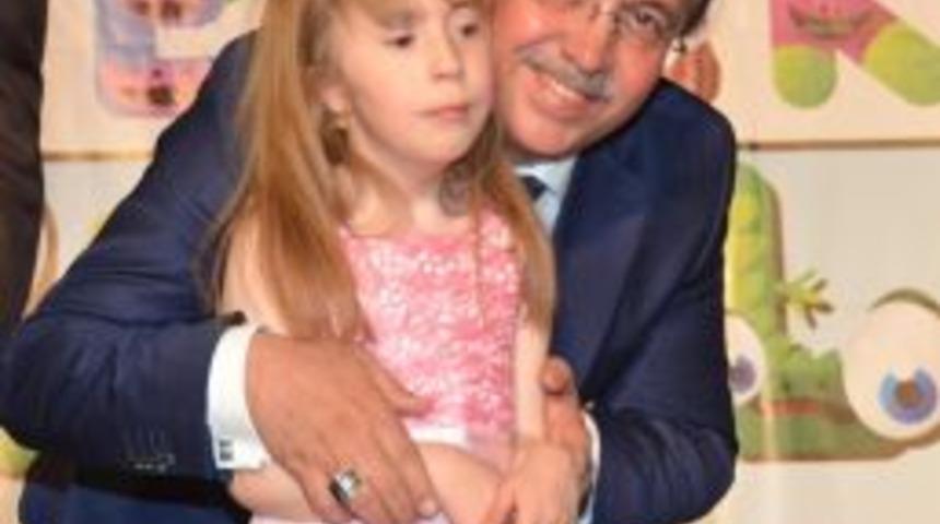 Down Sendromlu &Ccedil;ocuklar Tebess&uuml;m Ediyor