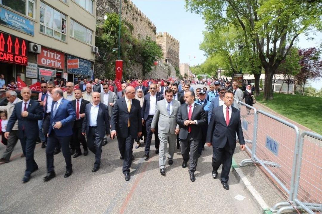 D&uuml;nya &Ccedil;ocukları Bursa&rsquo;da Buluştu