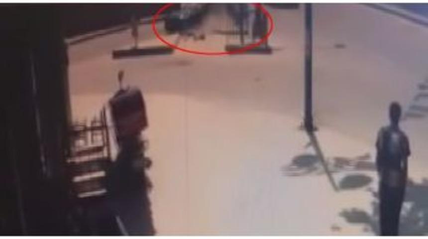 (&ouml;zel) Esenler Belediye Başkanı G&ouml;ksu&rsquo;nun Aracının Kaza Anı Kamerada