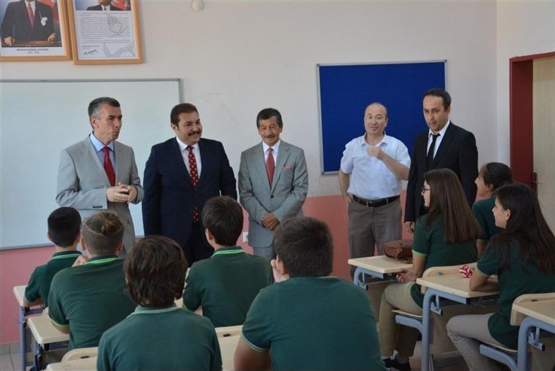 Edremit&rsquo;te 22 Bin 234 &Ouml;ğrenci Karne Heyecanı Yaşadı