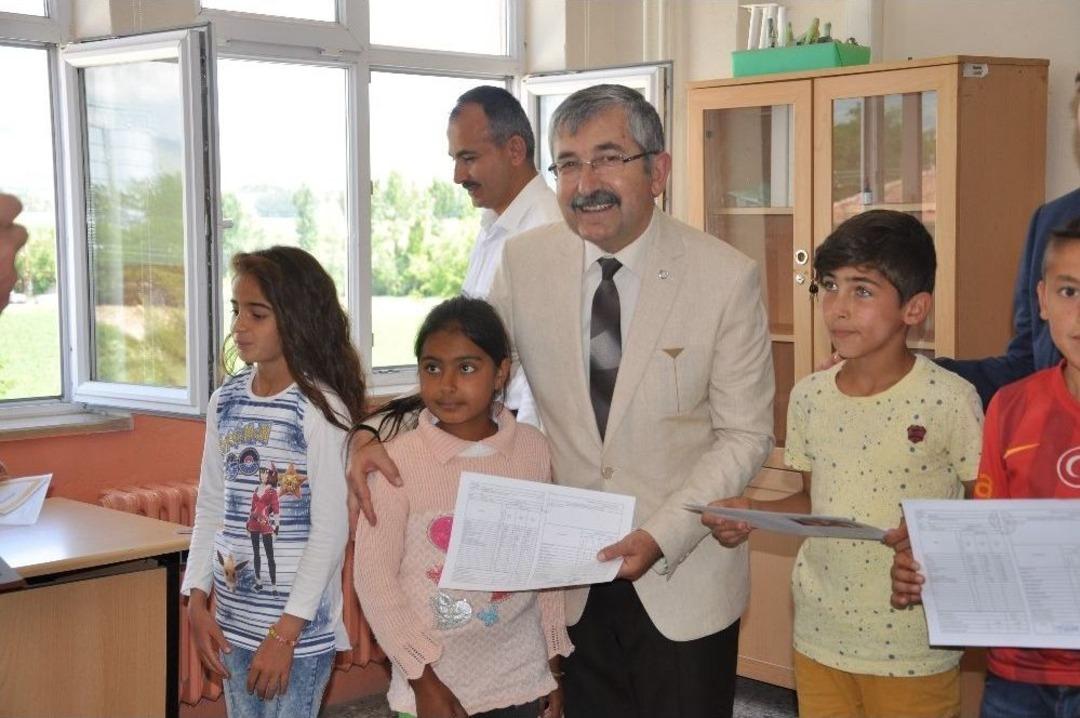 Başkan Vidinel, &Ouml;ğrencilerin Karne Sevin&ccedil;lerine Ortak Oldu