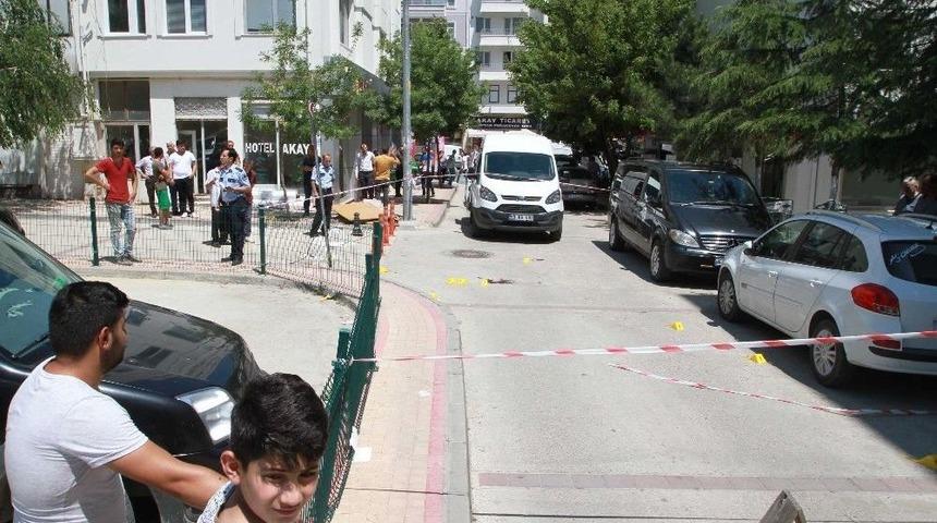 Sokak Ortasında Silahlı Kavga