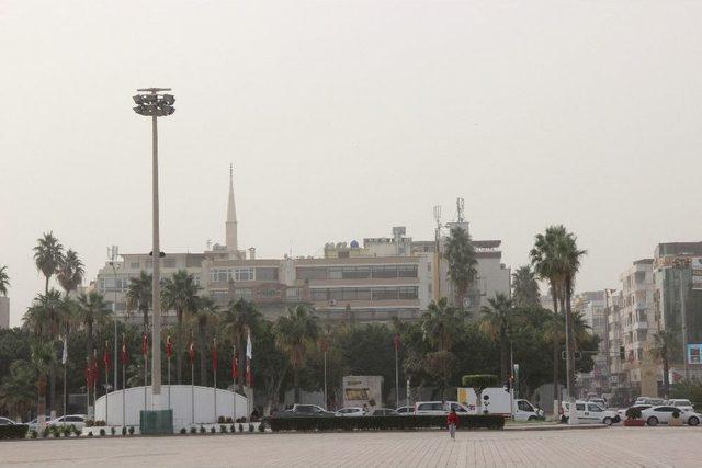 Hatay’ı Toz Bulutu Kapladı