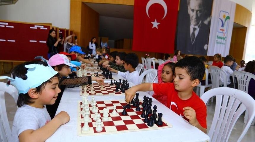 Manavgat&rsquo;ta 23 Nisan Satran&ccedil; Şenliği