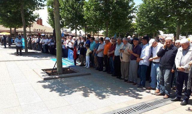 Çin’deki Hapishanelerde Ölen Doğu Türkistanlı Alimler İçin Gıyabı Cenaze Namazı