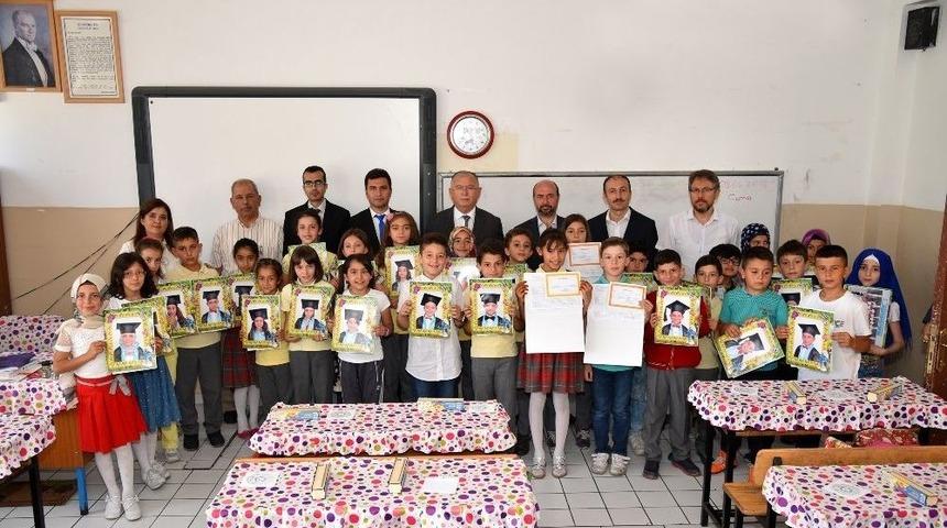 Başkan Pekyatırmacı, &Ouml;ğrencilerin Karne Sevincine Ortak Oldu