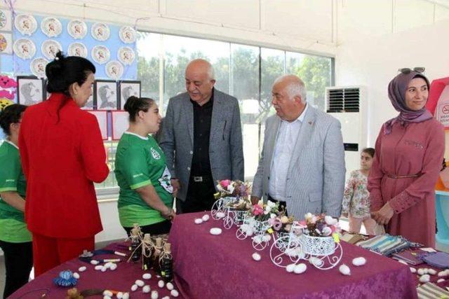 Down Sendromlu Çocuklar Yararına Resim Sergisi Ve Kermes