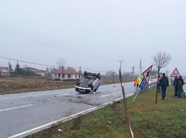 Hafif Ticari Araç Takla Attı: 5 Yaralı