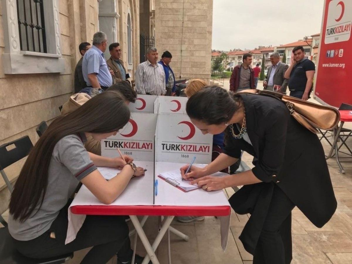 &Ouml;ğrencilerden Kan Bağışına B&uuml;y&uuml;k İlgi