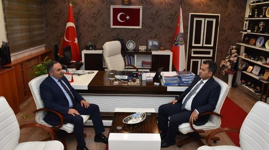 Başkan Ay&rsquo;dan &Ouml;zdemir Ve Denize Ş&uuml;kran Plaketi