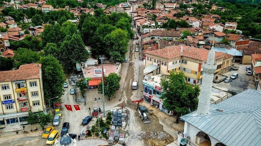 İlhan Şahintürk Caddesinde Yenileme Çalışmaları