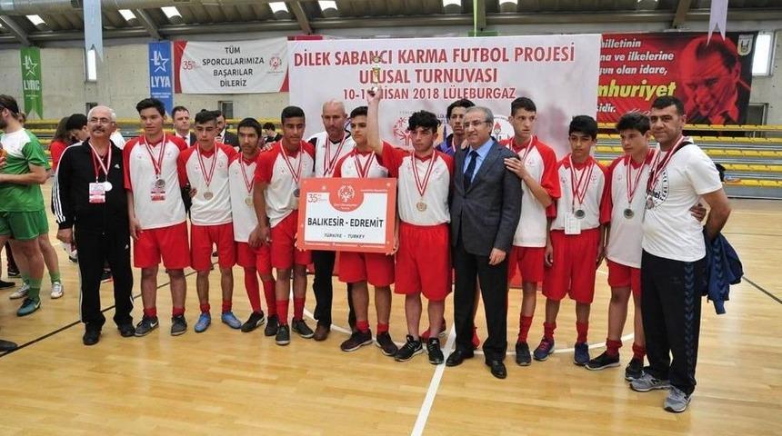 Edremitli &Ouml;zel &Ccedil;ocuklar Dereceleri Kimseye Bırakmıyor