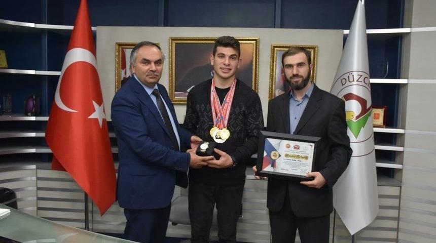 Bilek Şampiyonları Başkanı Ziyaret Etti