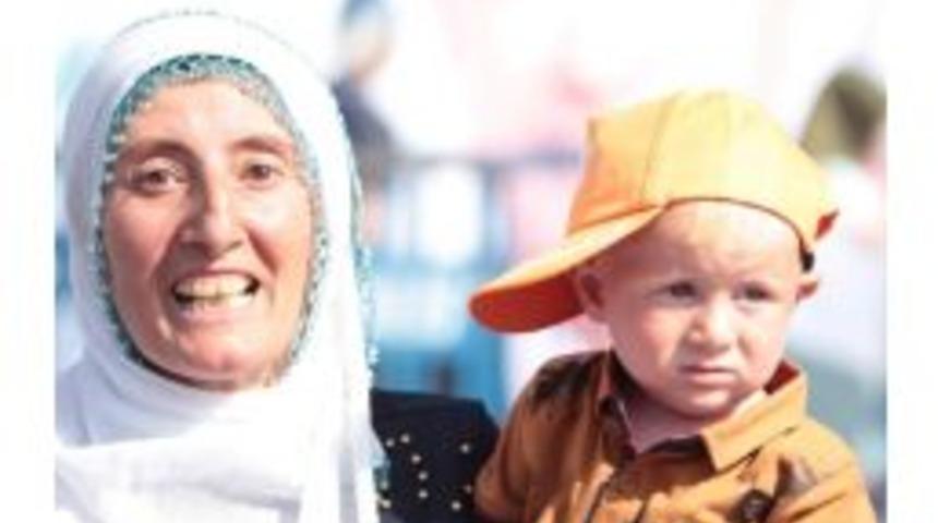 1.5 Yaşındaki Recep Tayyip İle Mitinge Geldiler