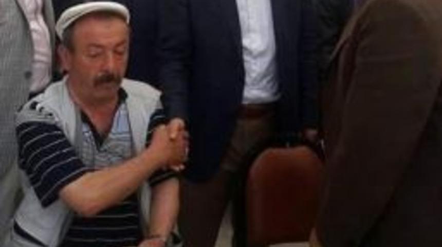 Ne Vekille Tokalaşmaktan Vazge&ccedil;ti, Ne De Kağıt Oyunundan