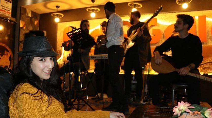 T&uuml;rk&uuml;ler K&ouml;y &Ccedil;ocukları İ&ccedil;in Seslendirildi