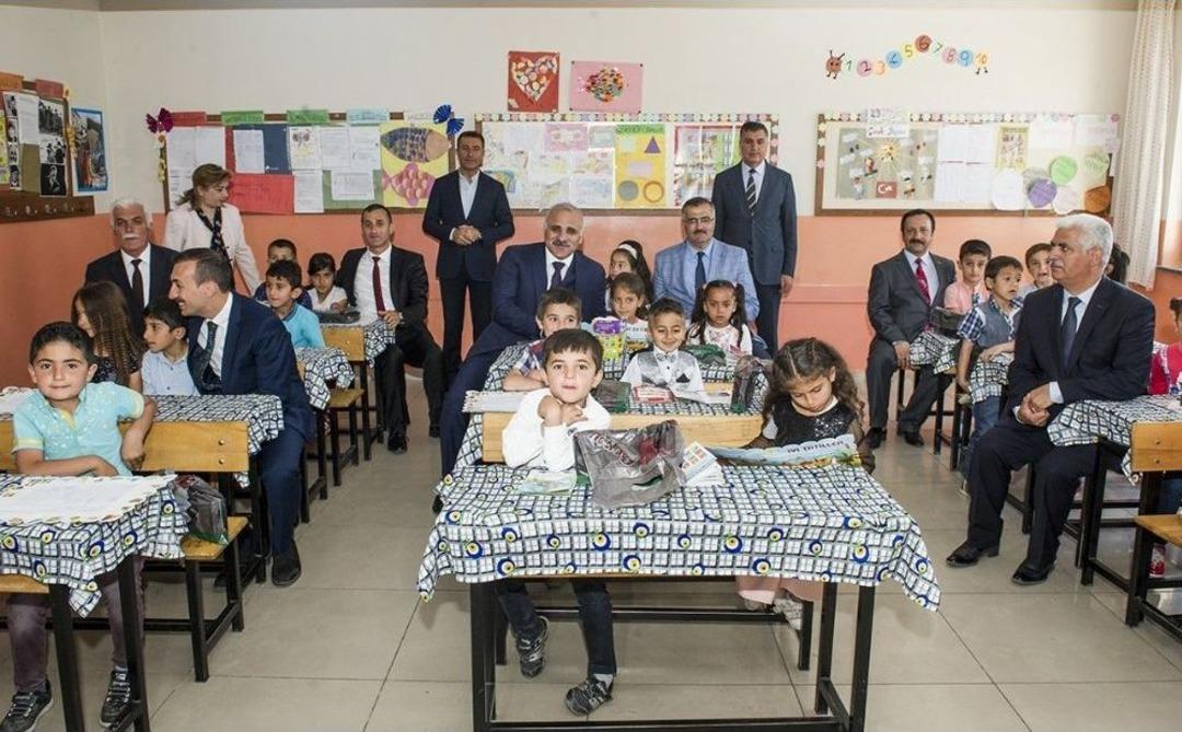 Van&rsquo;da 2017-2018 Eğitim &Ouml;ğretim Yılı Sonunda 300 Bin &Ouml;ğrenci Karne Aldı