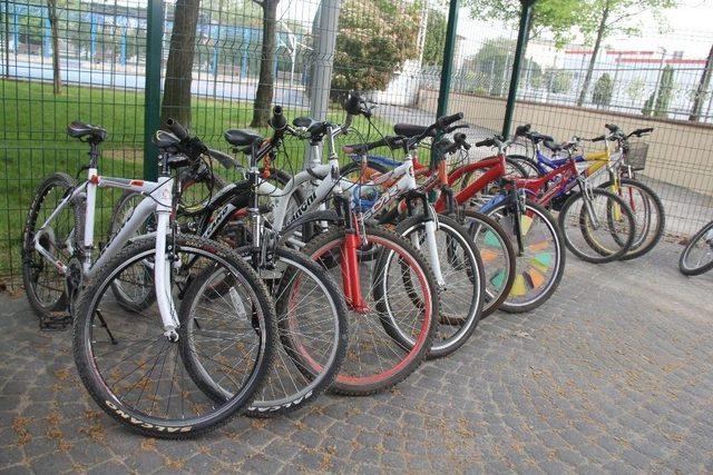 &Ccedil;alıntı 38 Bisiklet Polis Merkezinde Sahiplerini Bekliyor 1