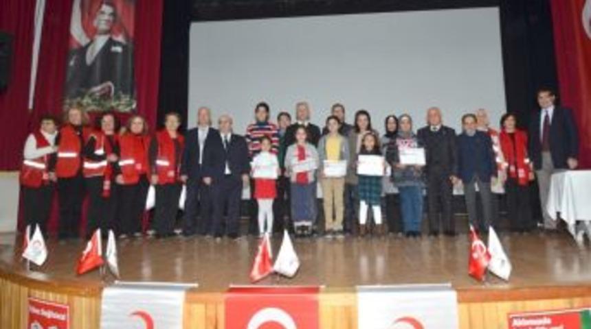 Fo&ccedil;a&rsquo;da Kızılay &Ouml;d&uuml;l T&ouml;reni