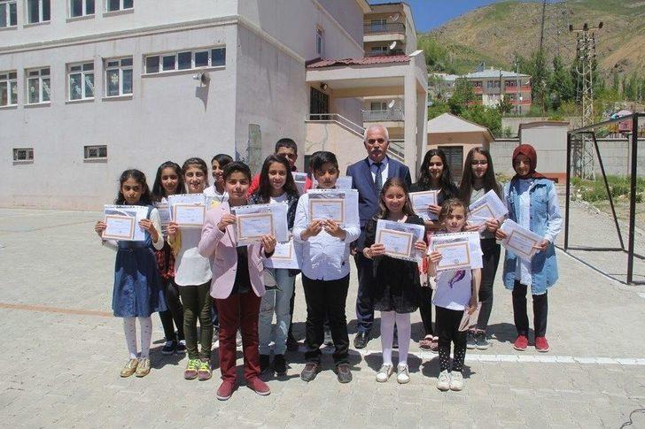 Karnesini Evinde Kaymakamın Elinden Aldı G2