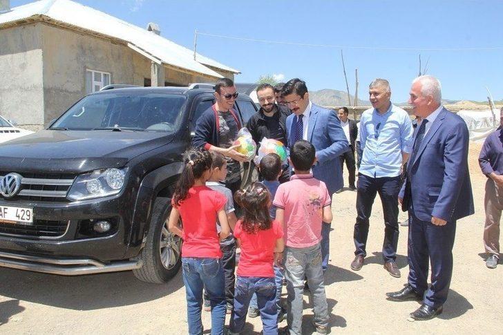 Karnesini Evinde Kaymakamın Elinden Aldı G4