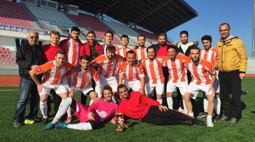 Bilecik Şeyh Edebali &Uuml;niversitesi Futbol Takımı Kupayla D&ouml;nd&uuml;