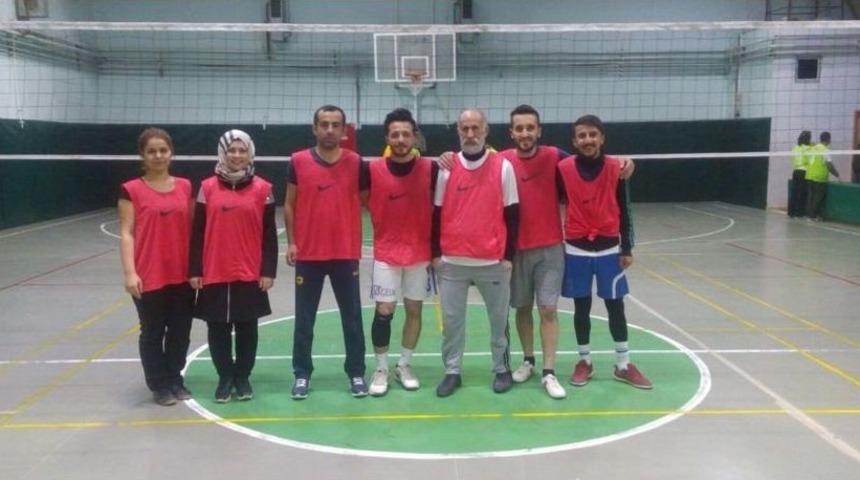 Hakkari&rsquo;de &Ouml;ğretmenler Arası Voleybol Turnuvası