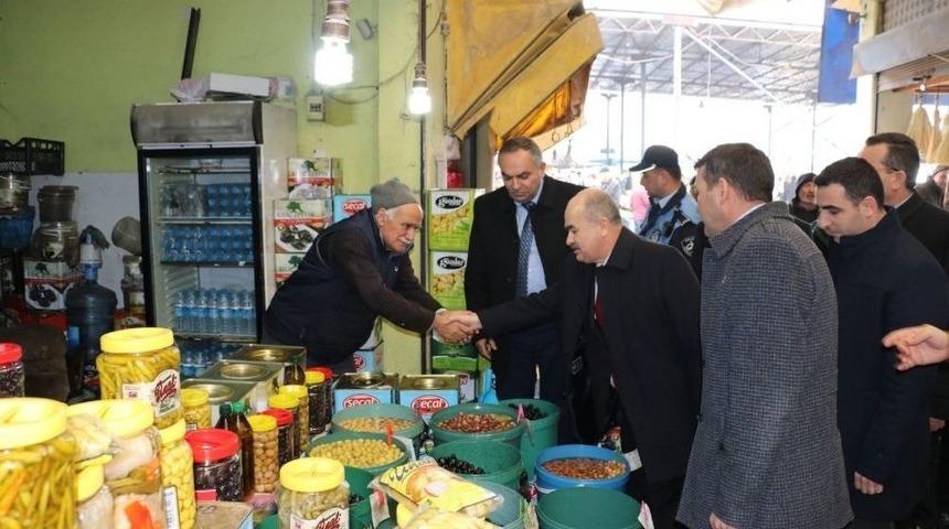 Vali Dağlı Ve Başkan Ay Pazar Yerini Gezdi