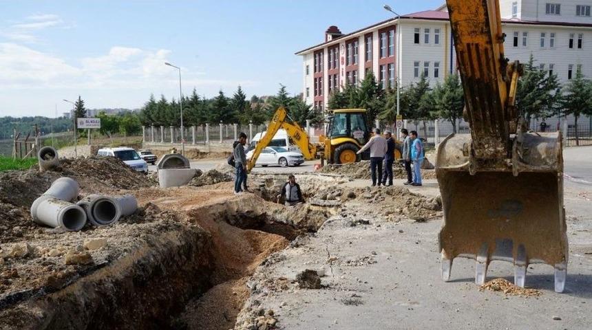 Petrol Caddesinde Altyapı Çalışması Devam Ediyor