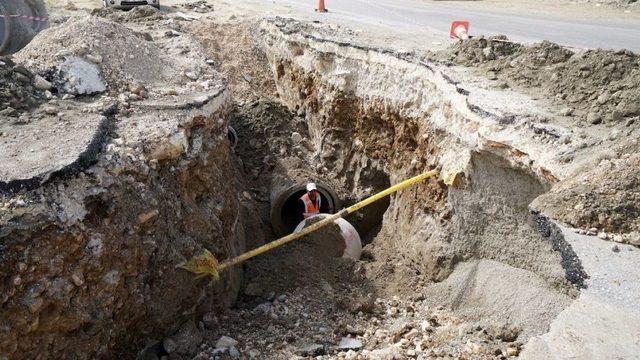 Petrol Caddesinde Altyapı Çalışması Devam Ediyor