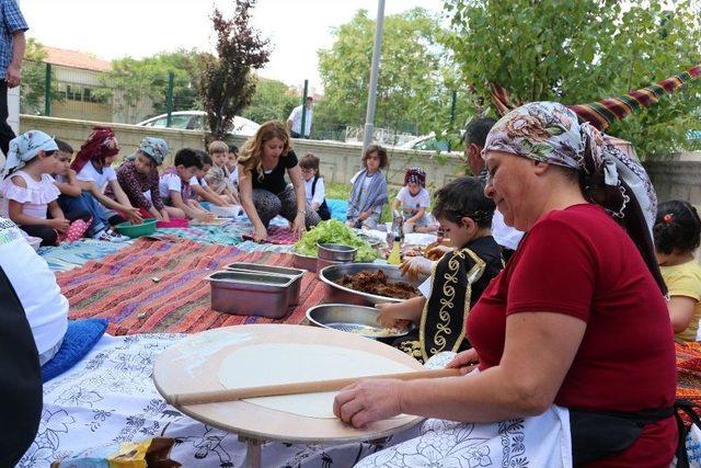 Yenimahalleli Minikler Çiğ Köfteye Sevgi Kattı