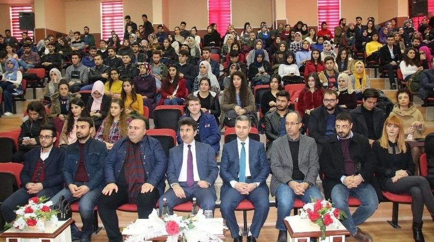 “dilimiz Bayrağımızdır” Konferansı