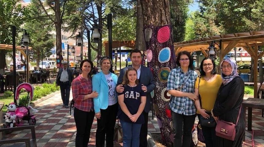 Boz&uuml;y&uuml;k&rsquo;te Ağa&ccedil;lar Bayramlıklarını Giydi