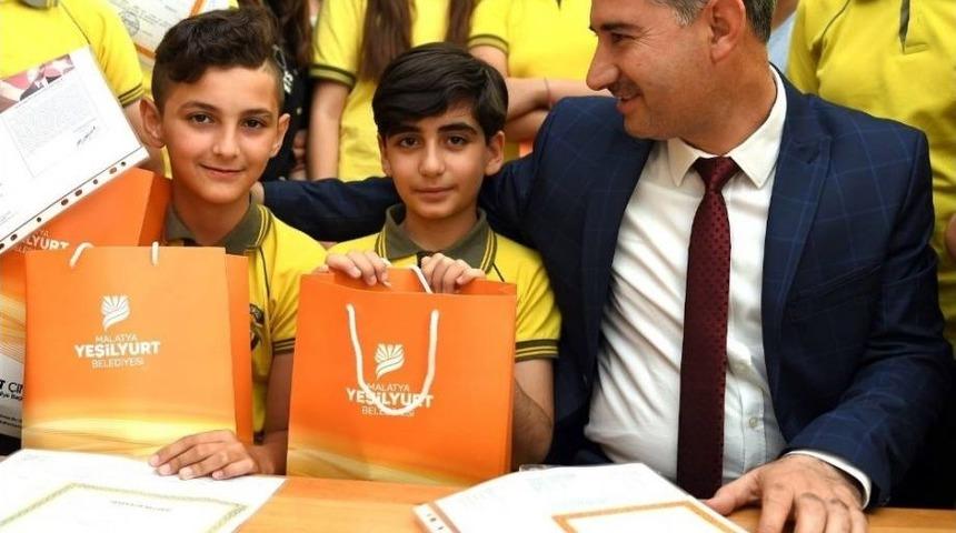 &Ccedil;ınar, &Ouml;ğrencilerin Karne Heyecanına Ortak Oldu