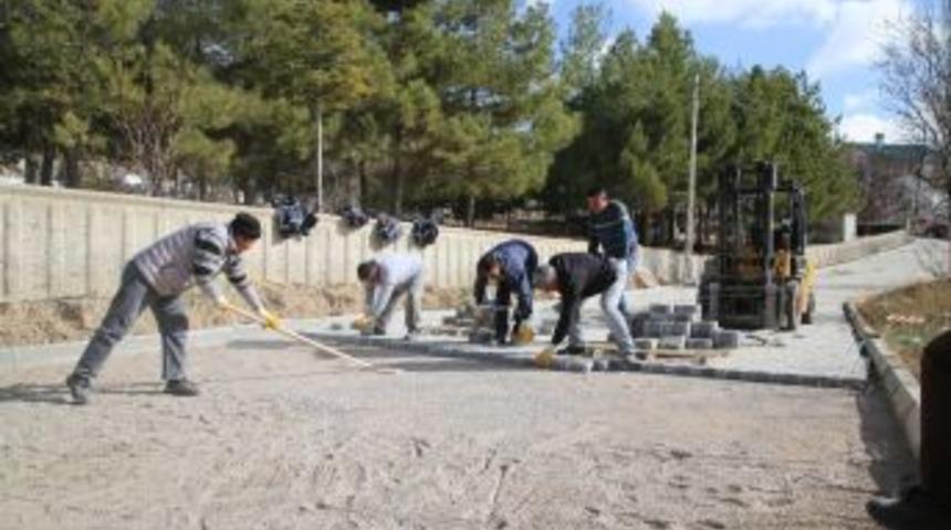 Erdemli’de Mahallerde Yol Çalışması Sürüyor