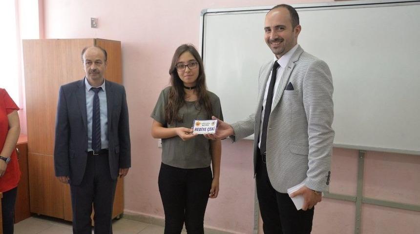 Başkan Can’dan İlkokul Ve Ortaokul Mezunlarına Karne Hediyesi