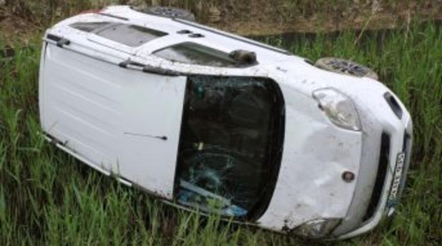 Kontrolden &Ccedil;ıkan Kamyonet Kanala U&ccedil;tu